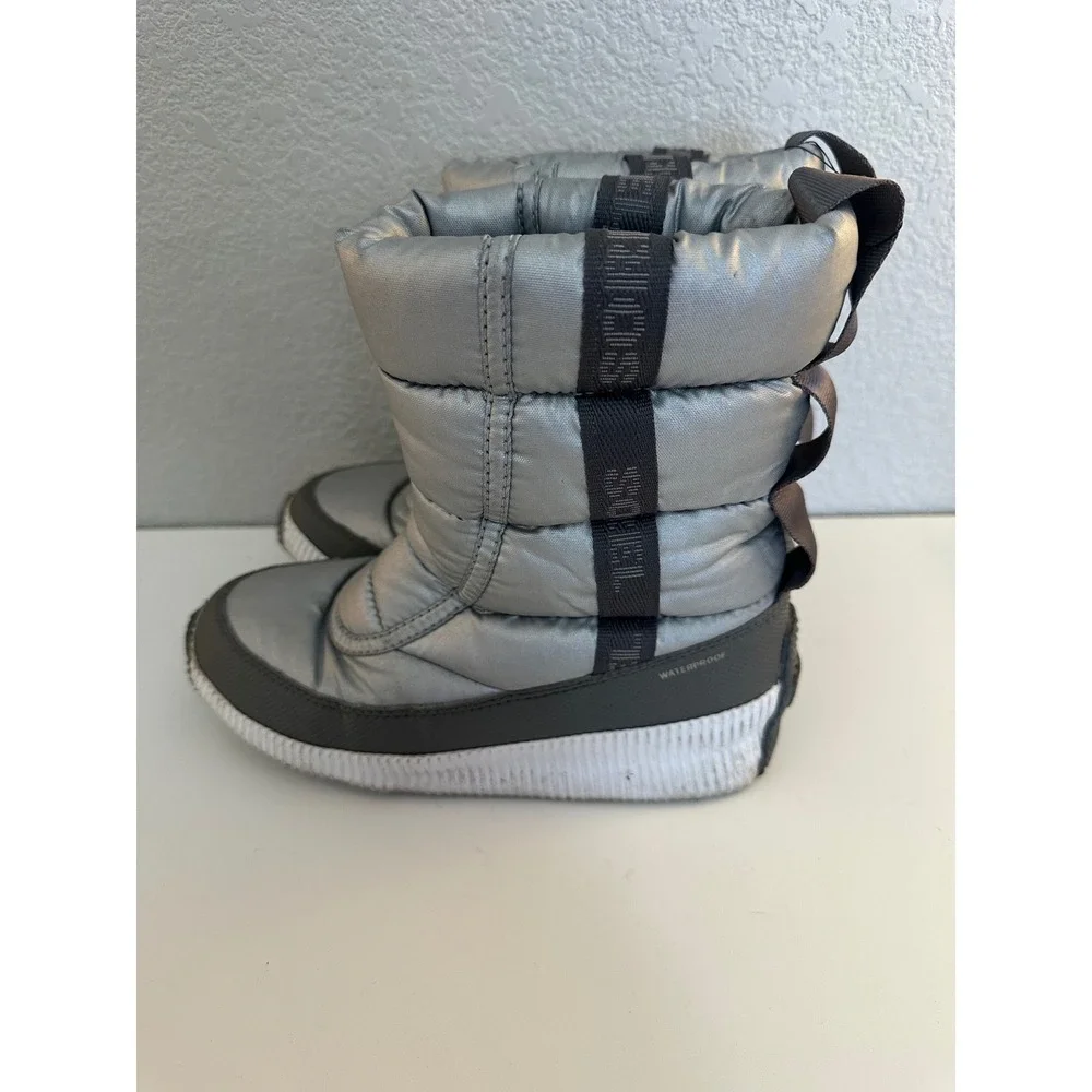 Sorel Women's Out N About Puffy Silver Waterproof Snow Boots Size 6‎